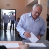Pedro Acedo (PP) acude a votar en su colegio de Mérida