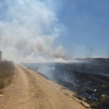 Un incendio amenaza una barriada de Badajoz