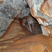 Más de 450 personas en lista de espera para visitar la Cueva de Castañar