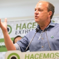 Monago ya habla de futuros pactos de Vara con Podemos