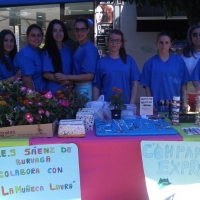 Escolares de Mérida montan puestos de venta por una labor solidaria