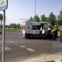 Varios motoristas heridos en sendos accidentes en la capital pacense