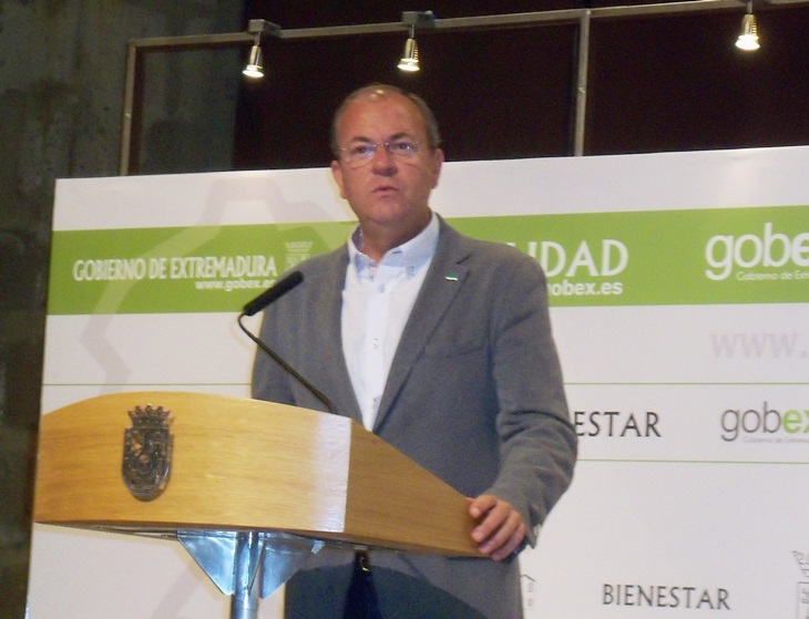 Monago anuncia que el nuevo Parlamento Extremeño se constituirá el próximo día 23