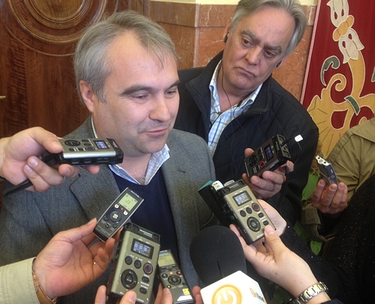 Fragoso asegura no tener secretaria “me paso mis escritos a mano y mi agenda”