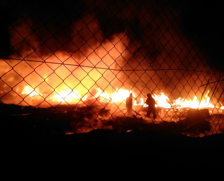 Incendio de grandes dimensiones en una fábrica de corcho sanvicenteña