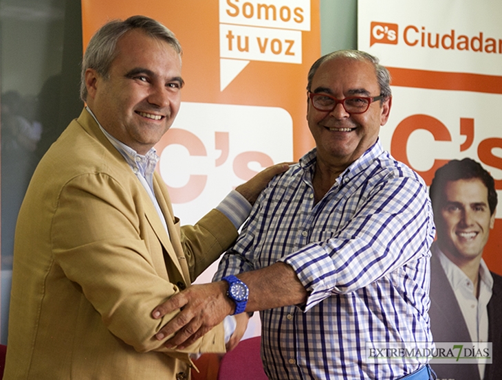Sí a reducir los cargos de confianza, pero sin noticias de El Campillo