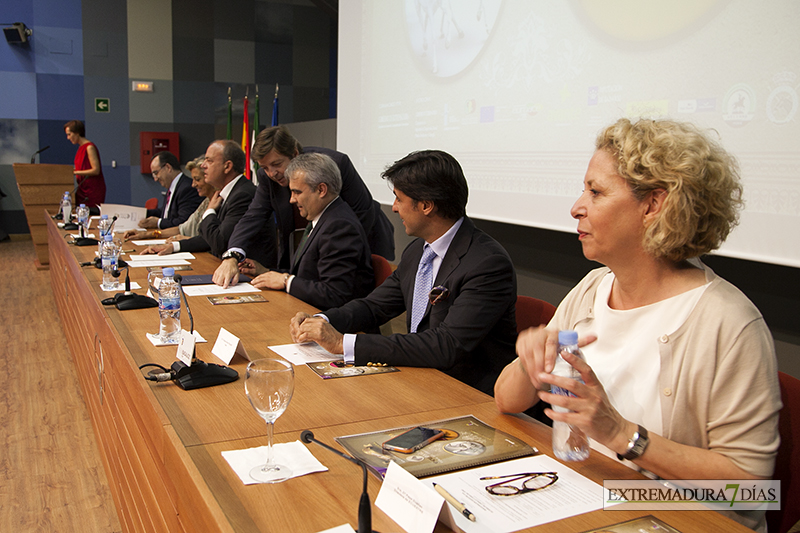 El torero Fran Rivera inaugura su exposición en Badajoz