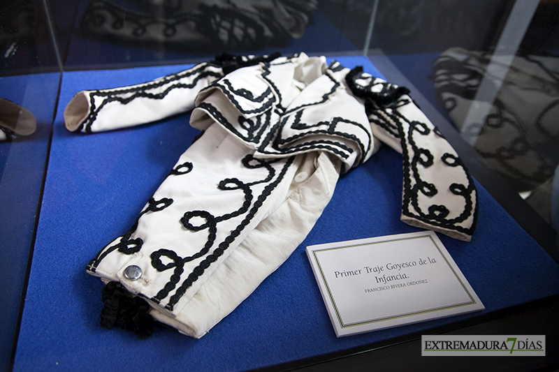 El torero Fran Rivera inaugura su exposición en Badajoz