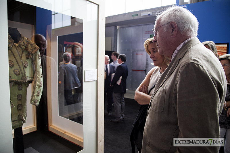 El torero Fran Rivera inaugura su exposición en Badajoz