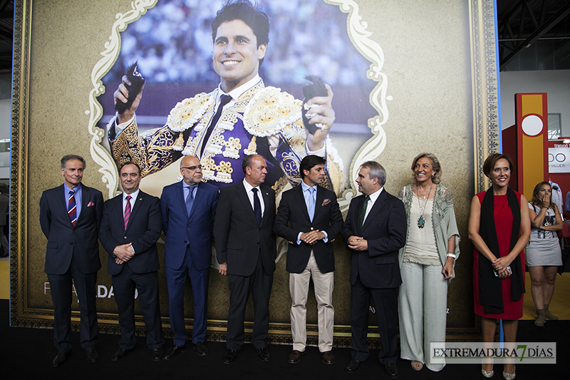El torero Fran Rivera inaugura su exposición en Badajoz