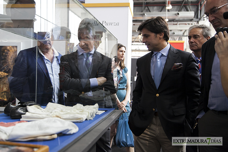 El torero Fran Rivera inaugura su exposición en Badajoz