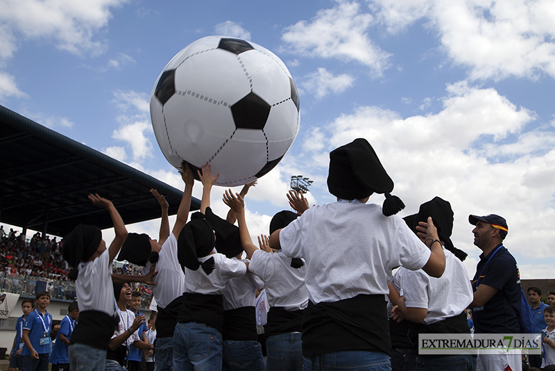 Imágenes del Mundialito de Fútbol en Badajoz