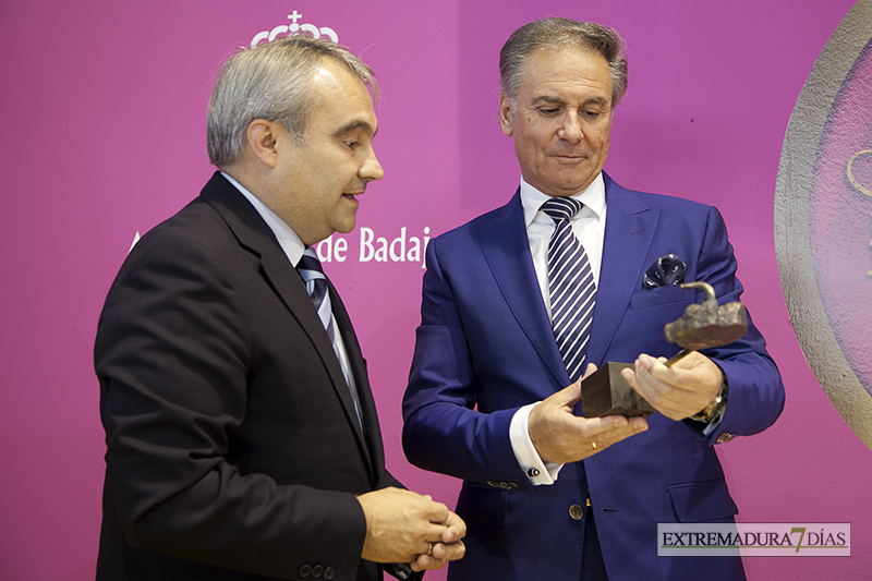 Juan Barco Caballero recibe el I Premio Ibérico de Ecuextre