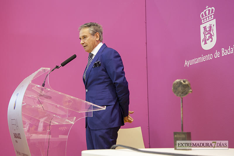 Juan Barco Caballero recibe el I Premio Ibérico de Ecuextre