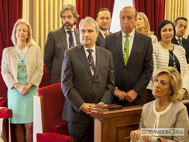 Arranca la legislatura en Badajoz con 20.000 euros de gasto en medallas