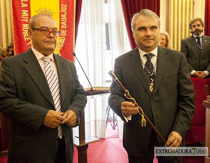 Fragoso jura su cargo como alcalde de Badajoz