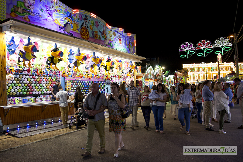 Caras de alegría en la apertura de la Feria de San Juan - Badajoz 2015