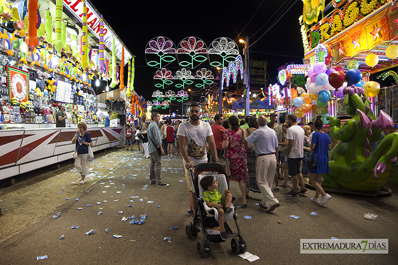 Caras de alegría en la apertura de la Feria de San Juan - Badajoz 2015