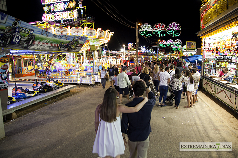 Caras de alegría en la apertura de la Feria de San Juan - Badajoz 2015