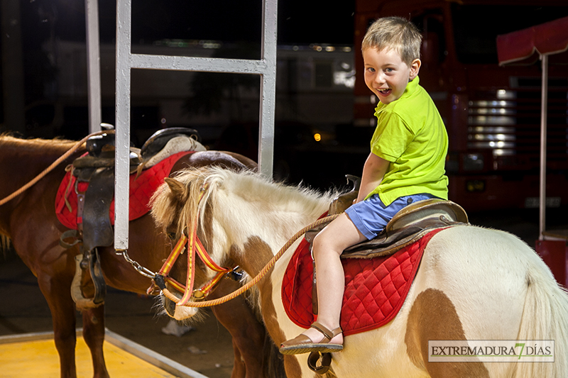 Caras de alegría en la apertura de la Feria de San Juan - Badajoz 2015