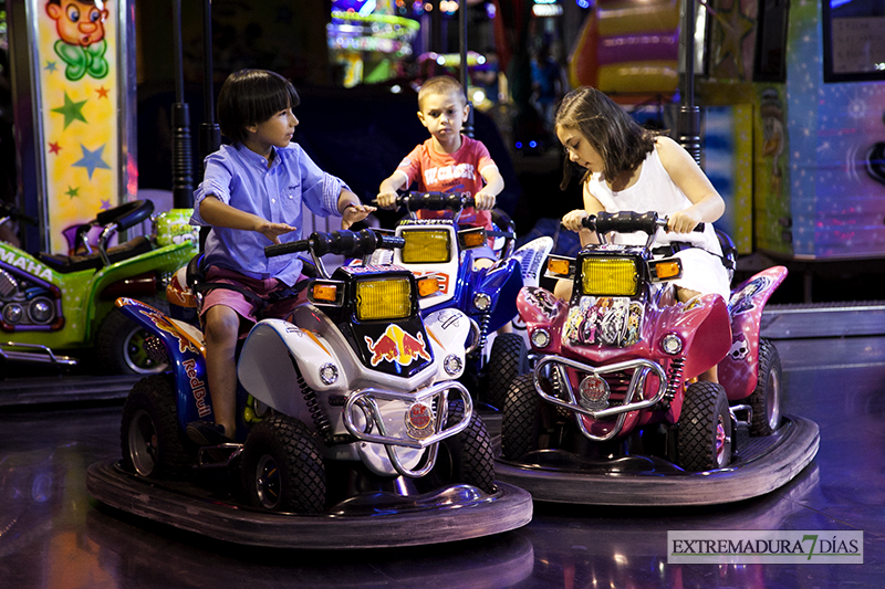 El neón de las atracciones de feria, espectáculo visual