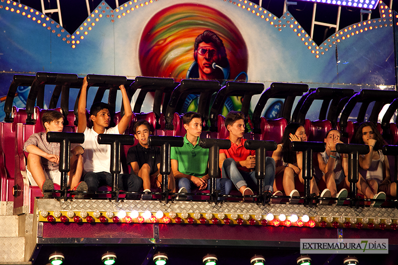 El neón de las atracciones de feria, espectáculo visual