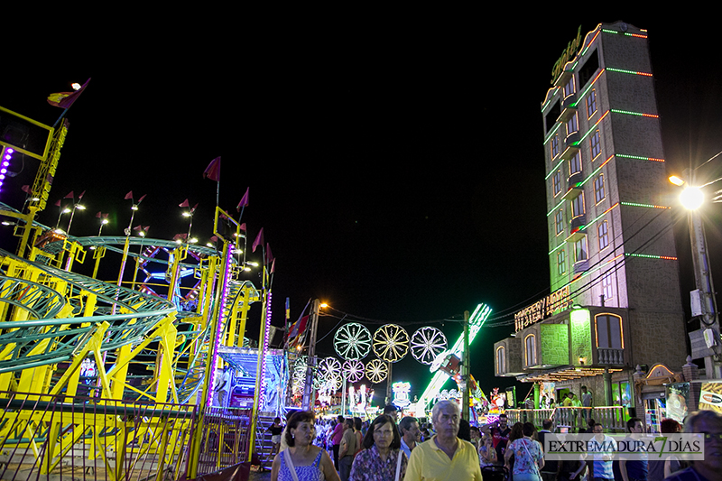 El neón de las atracciones de feria, espectáculo visual