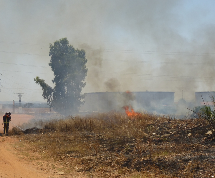 Incendio en las inmediaciones de la casa de Monago en Badajoz