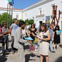 Trabajadores sociales exigen su contratación ante los grupos parlamentarios