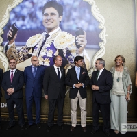 El torero Fran Rivera inaugura su exposición en Badajoz