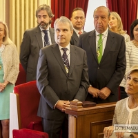 Arranca la legislatura en Badajoz con 20.000 euros de gasto en medallas