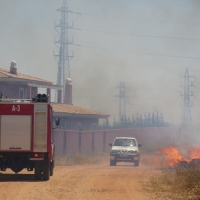 Incendio en las inmediaciones de la casa de Monago en Badajoz