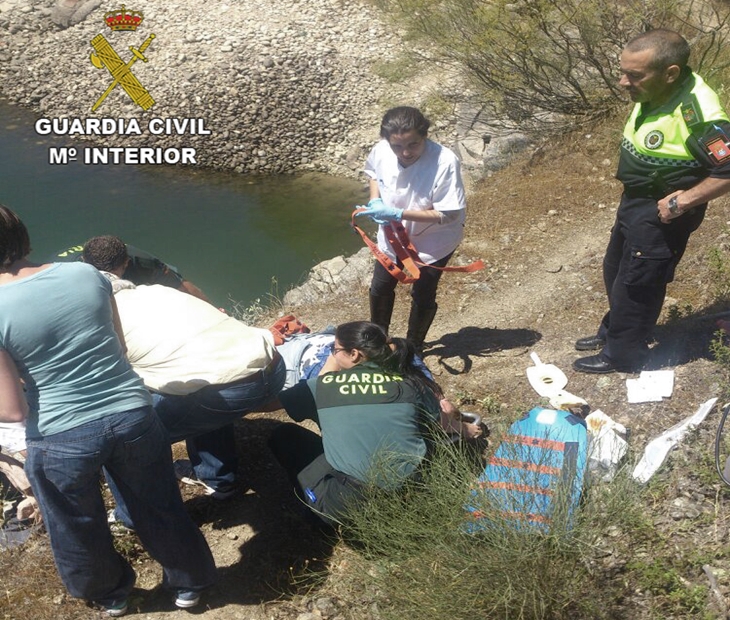 Rescatan a una persona mayor tras caer al pantano de Baños de Montemayor