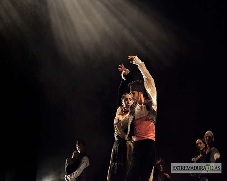 La compañía de danza &#39;Larreal&#39; cierra el Festival Folklórico Internacional de Extremadura