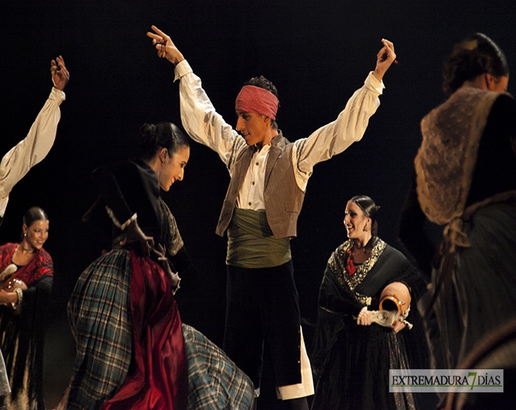 La compañía de danza &#39;Larreal&#39; cierra el Festival Folklórico Internacional de Extremadura