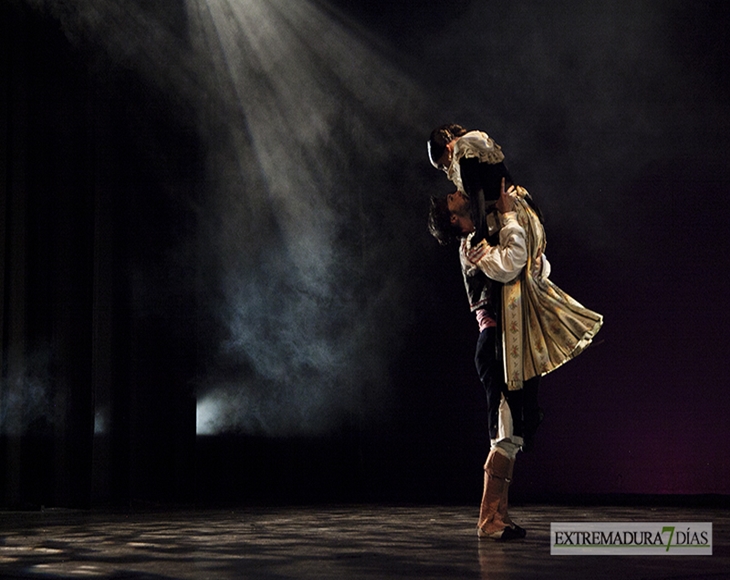 La compañía de danza &#39;Larreal&#39; cierra el Festival Folklórico Internacional de Extremadura
