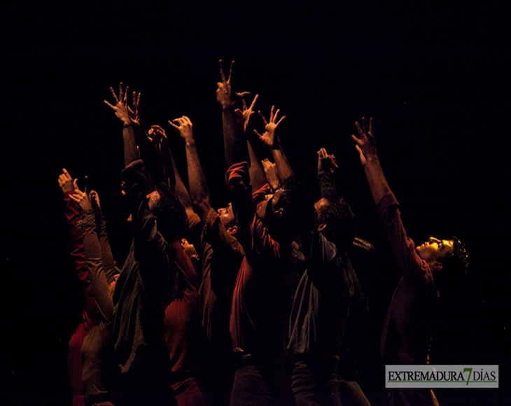 La compañía de danza &#39;Larreal&#39; cierra el Festival Folklórico Internacional de Extremadura