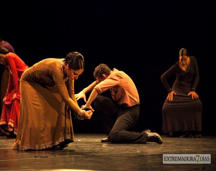 La compañía de danza &#39;Larreal&#39; cierra el Festival Folklórico Internacional de Extremadura