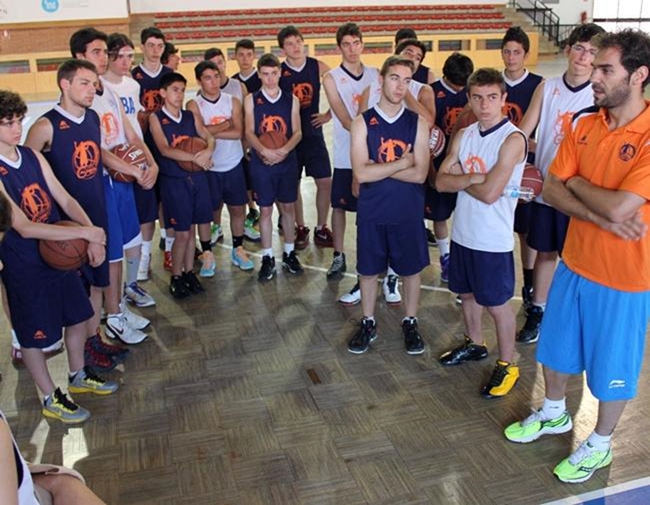 Los niños del ‘Campus Calderón’ aprenden a diseñar zapatillas