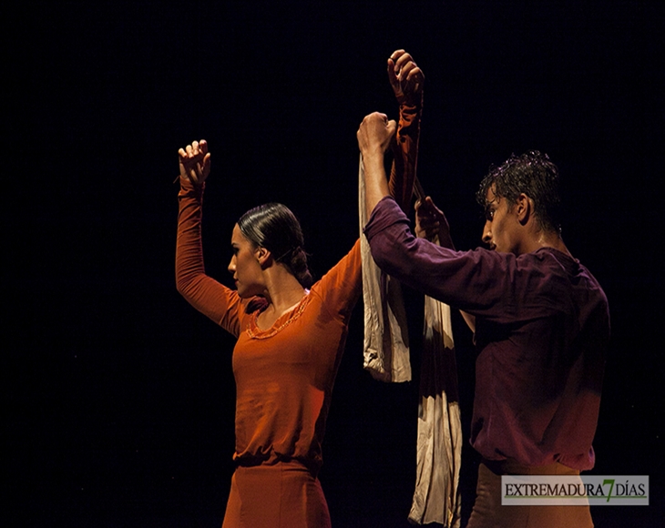 La compañía de danza &#39;Larreal&#39; cierra el Festival Folklórico Internacional de Extremadura