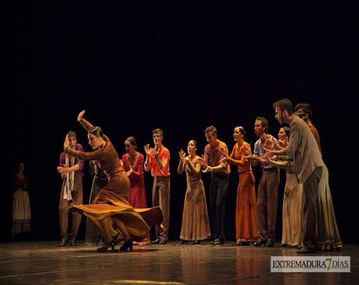 La compañía de danza &#39;Larreal&#39; cierra el Festival Folklórico Internacional de Extremadura