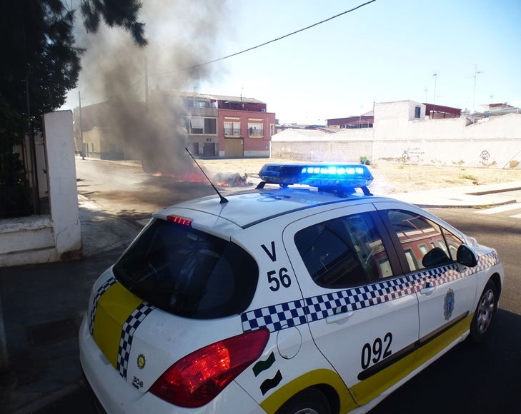Arden varios contenedores en Badajoz