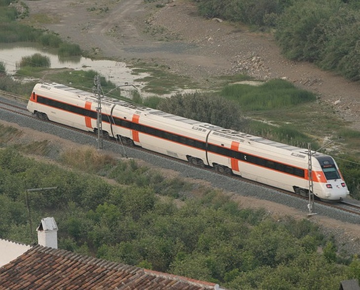Blanca Martín defiende la importancia del tren extremeño para la unión entre España y Portugal