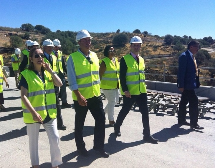 La ministra de Fomento asegura que el AVE Madrid-Lisboa pasará por Badajoz
