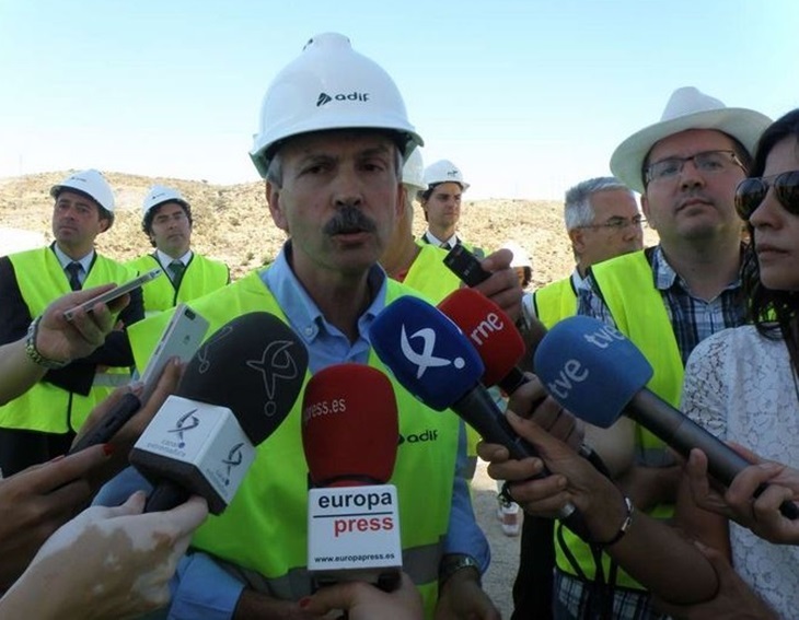Navarro pide &quot;claridad&quot; sobre las infraestructuras del AVE al Ministerio de Fomento