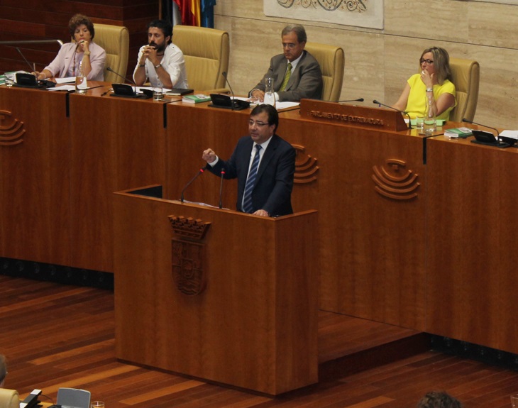 Continúa el debate de investidura de Fernández Vara