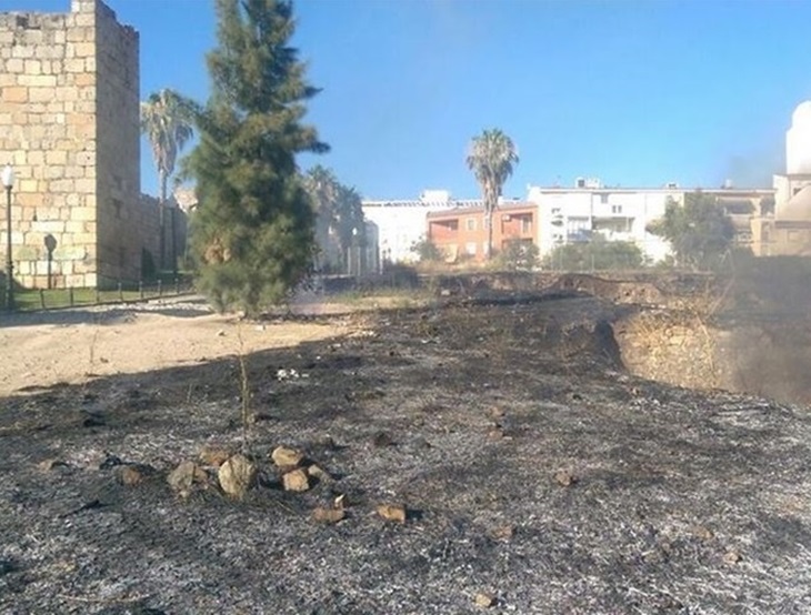 Un &quot;posible pirómano&quot; provoca varios incendios durante el fin de semana