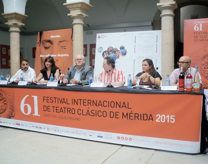 Veinte jóvenes extranjeros participan en el primer campo de trabajo del Festival de Mérida
