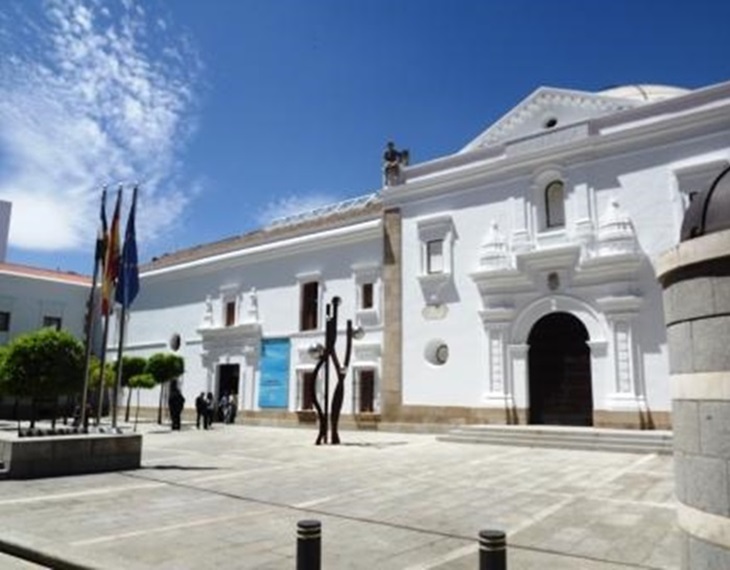 El PSOE presidirá cuatro comisiones de la Asamblea de Extremadura, al igual que el PP, mientras que Podemos lo hará en dos