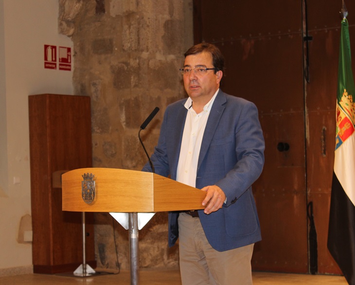 Fernández Vara apuesta por el fortalecimiento de pymes y micropymes